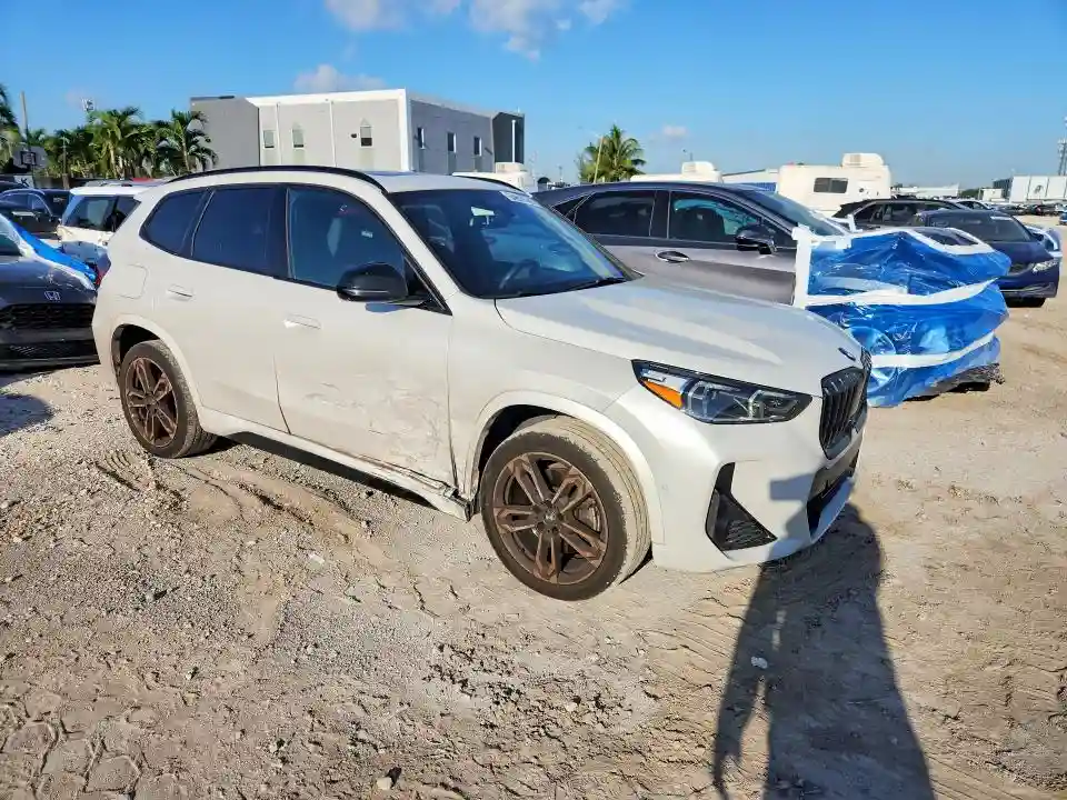 WBX73EF01P5X15802 2023 BMW X1-3