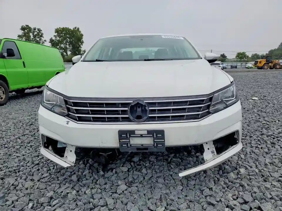 1VWBT7A33GC061334 2016 VOLKSWAGEN PASSAT-4