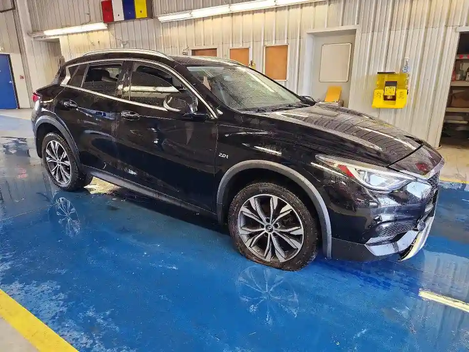 SJKCH5CR1JA052727 2018 INFINITI QX30 PREMI-3