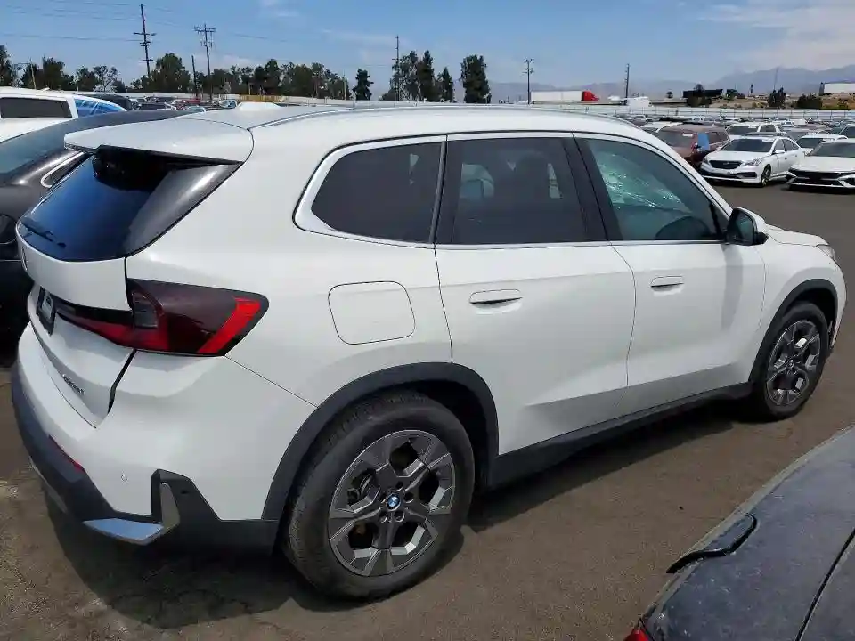 WBX73EF0XP5Y21522 2023 BMW X1-2