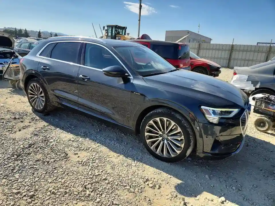 WA1VABGE3KB022561 2019 AUDI E-TRON-3
