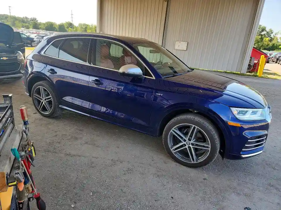 WA1A4AFY4J2148602 2018 AUDI SQ5-3