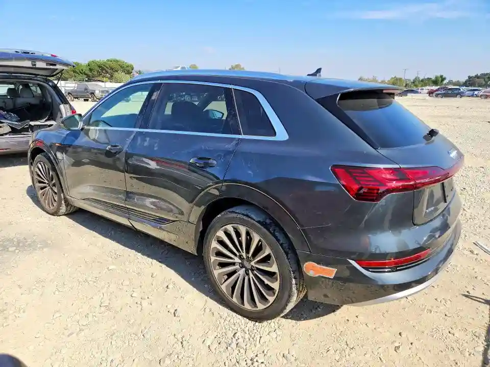 WA1VABGE3KB022561 2019 AUDI E-TRON-1