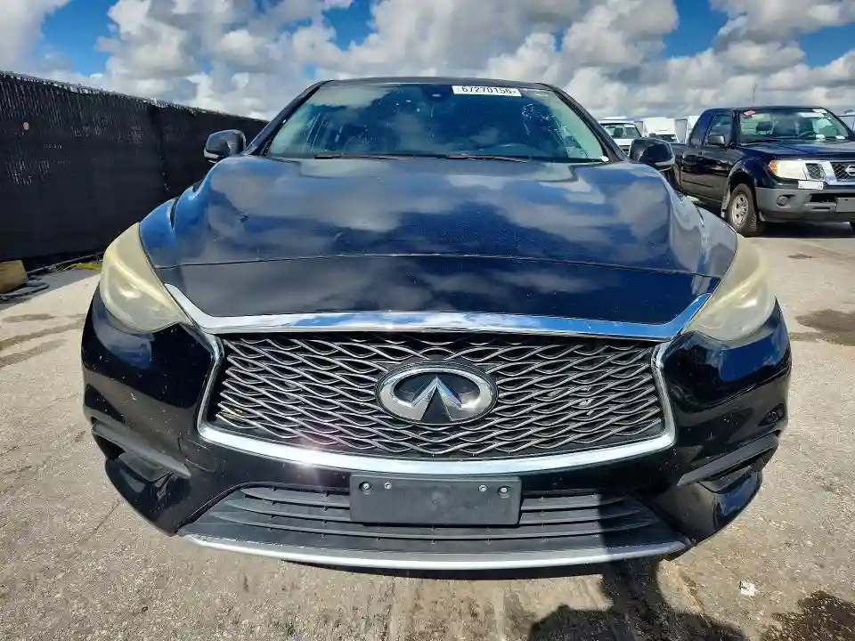 SJKCH5CP2HA032950 2017 INFINITI QX30-4