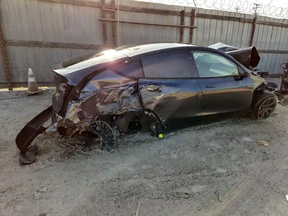 7SAYGDED0SF315549 2025 TESLA MODEL Y-2