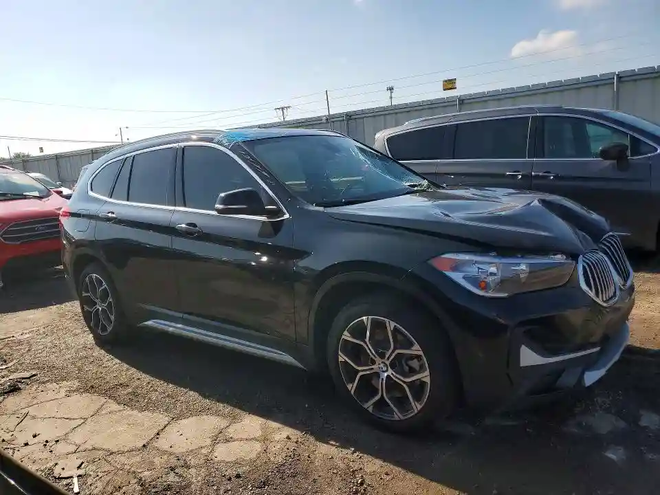 WBXJG9C01M5T31682 2021 BMW X1-3