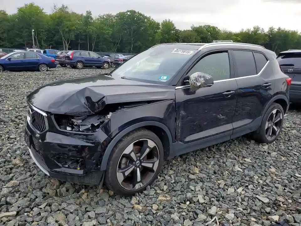 YV4162UL8K2072796 2019 VOLVO XC40-0