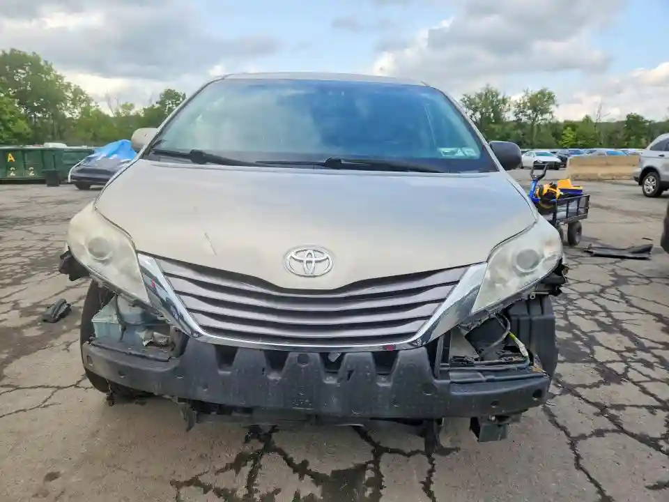 5TDYZ3DC3HS775321 2017 TOYOTA SIENNA-4