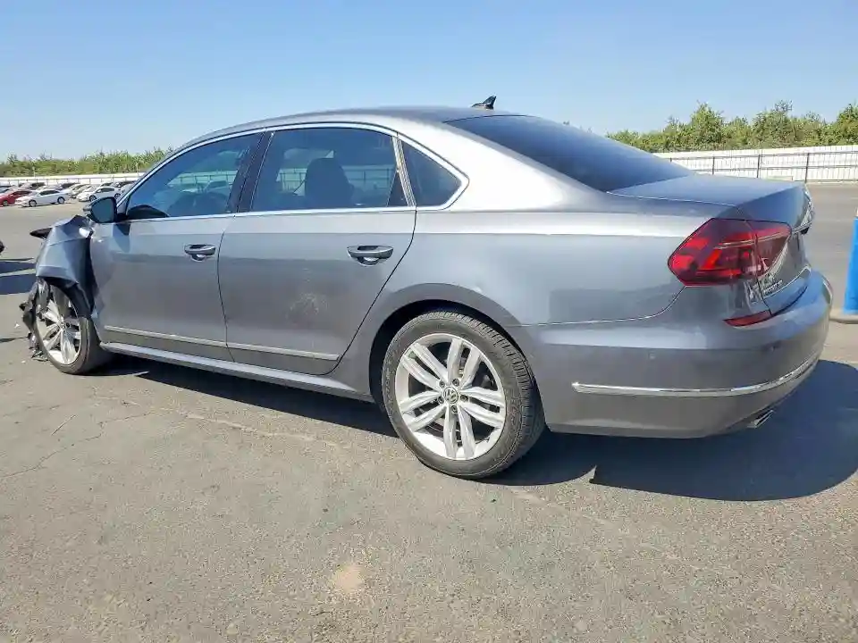 1VWCA7A31JC040841 2018 VOLKSWAGEN PASSAT-1