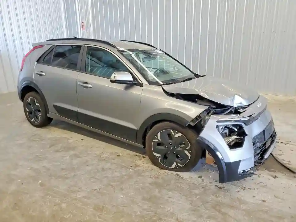 KNDCR3L1XP5059563 2023 KIA NIRO-3