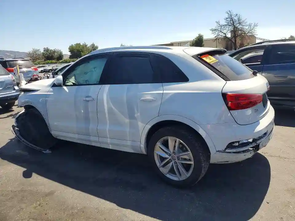 WA1ECCFS0JR020957 2018 AUDI Q3-1