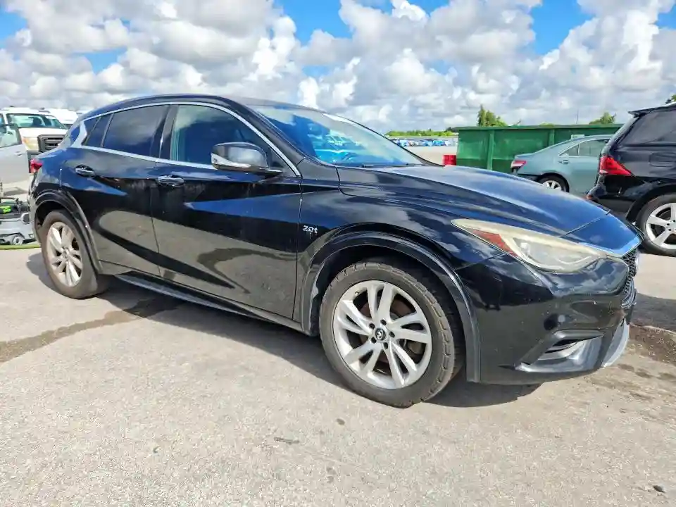 SJKCH5CP2HA032950 2017 INFINITI QX30-3