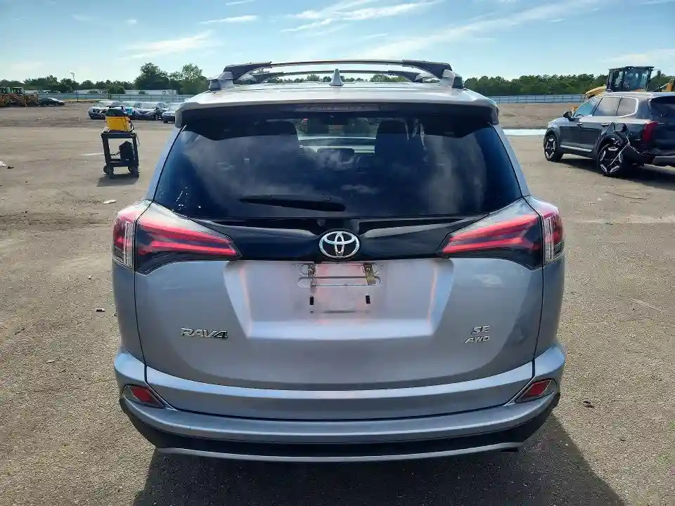 2T3JFREV6JW728267 2018 TOYOTA RAV4-5