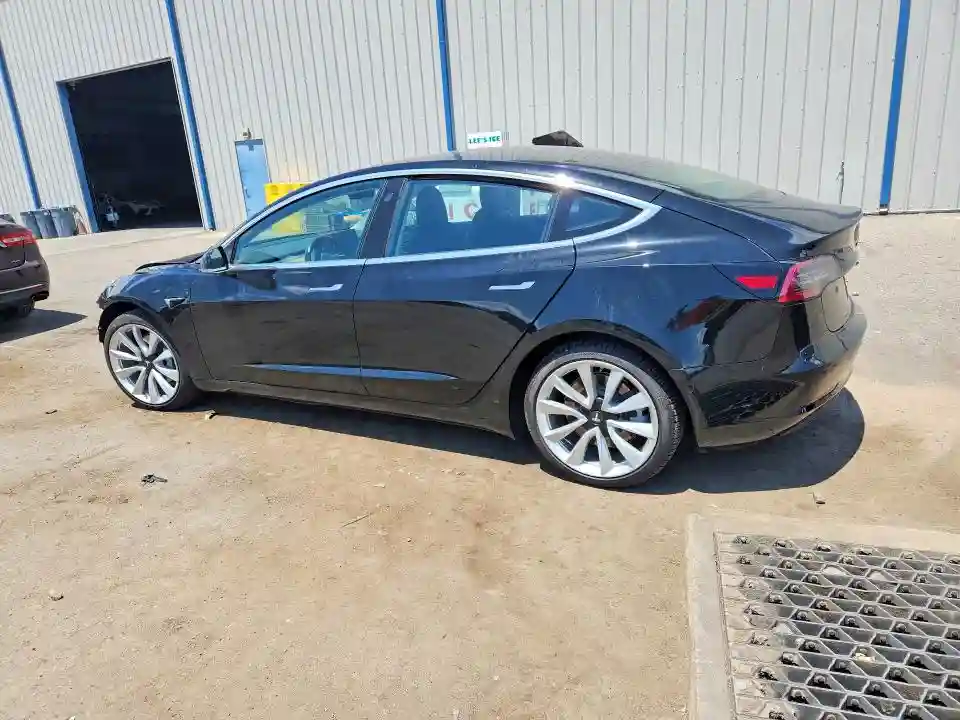 5YJ3E1EB7JF120900 2018 TESLA MODEL 3-1