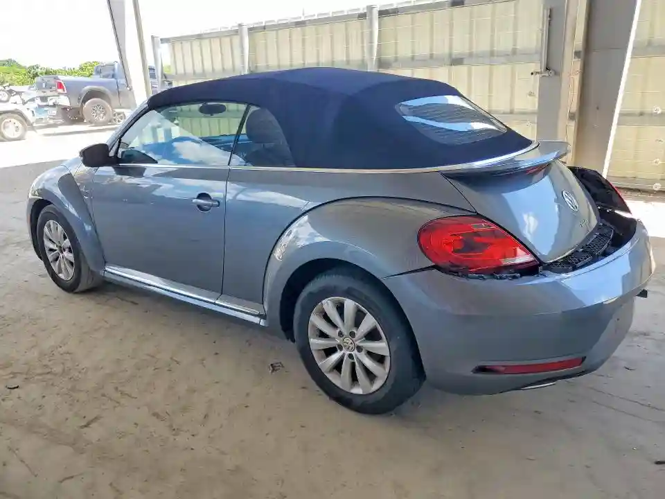 3VW5DAATXJM502227 2018 VOLKSWAGEN BEETLE-1