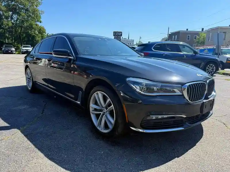 WBA7F2C53JB238489 2018 BMW 7 SERIES-3