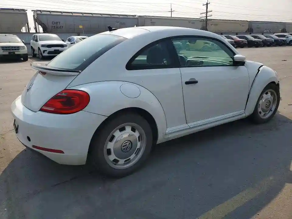3VWF17AT3FM655829 2015 VOLKSWAGEN BEETLE-2