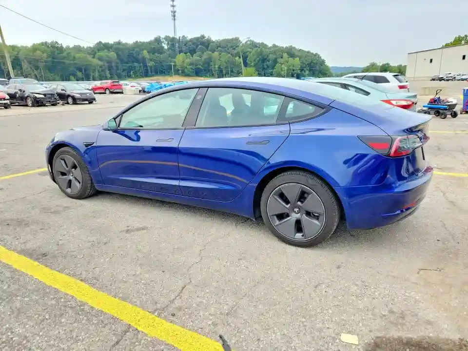 5YJ3E1EA5NF370374 2022 TESLA MODEL 3-1