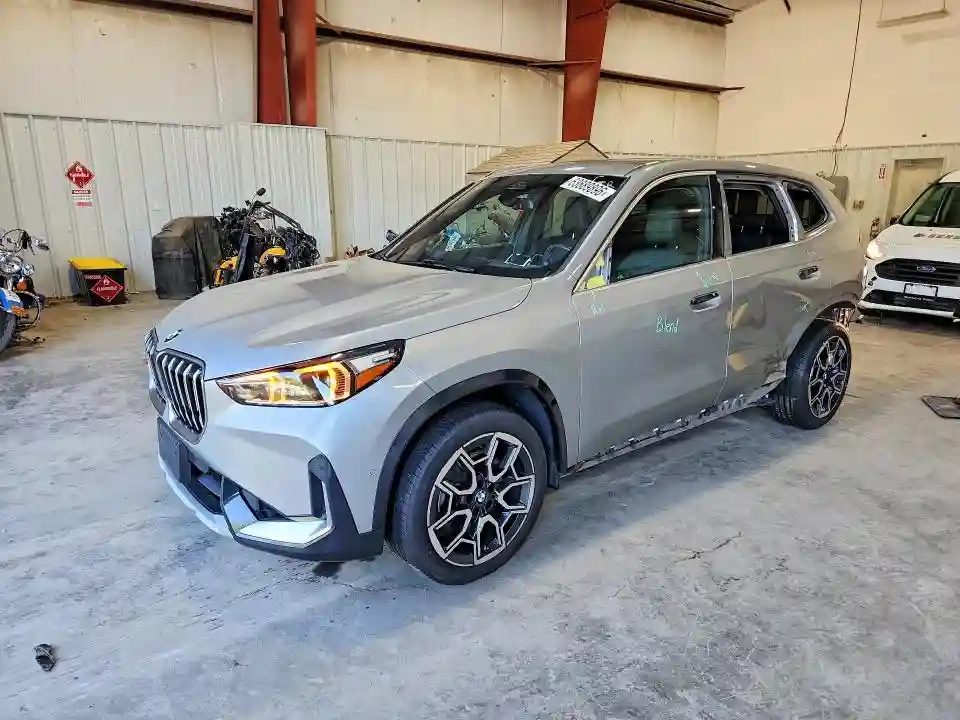 WBX73EF00R5Z34088 2024 BMW X1-0