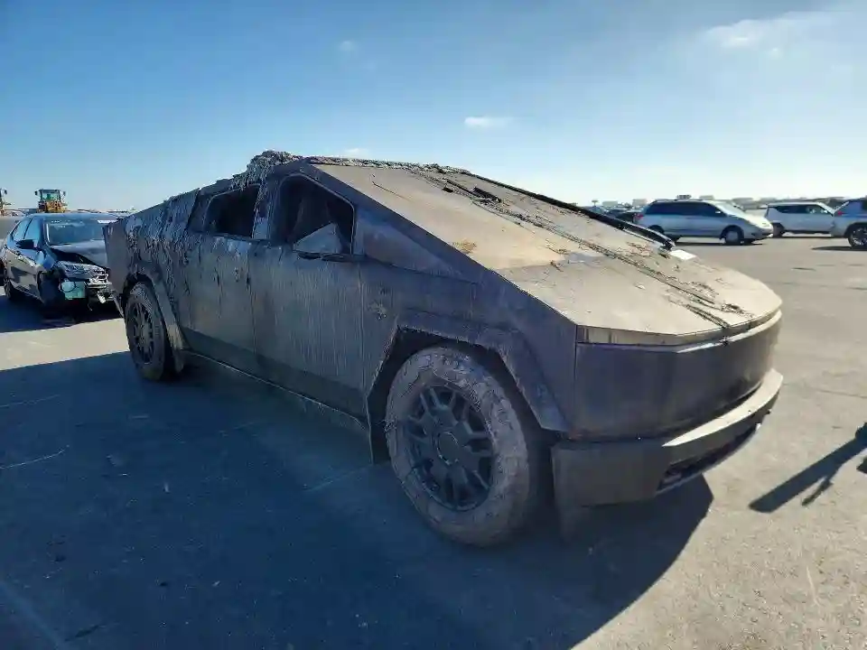 7G2CEHEE3RA000326 2024 TESLA CYBERTRUCK-3