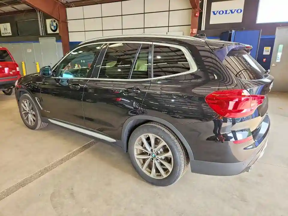 5UXTR9C56JLD61233 2018 BMW X3-1