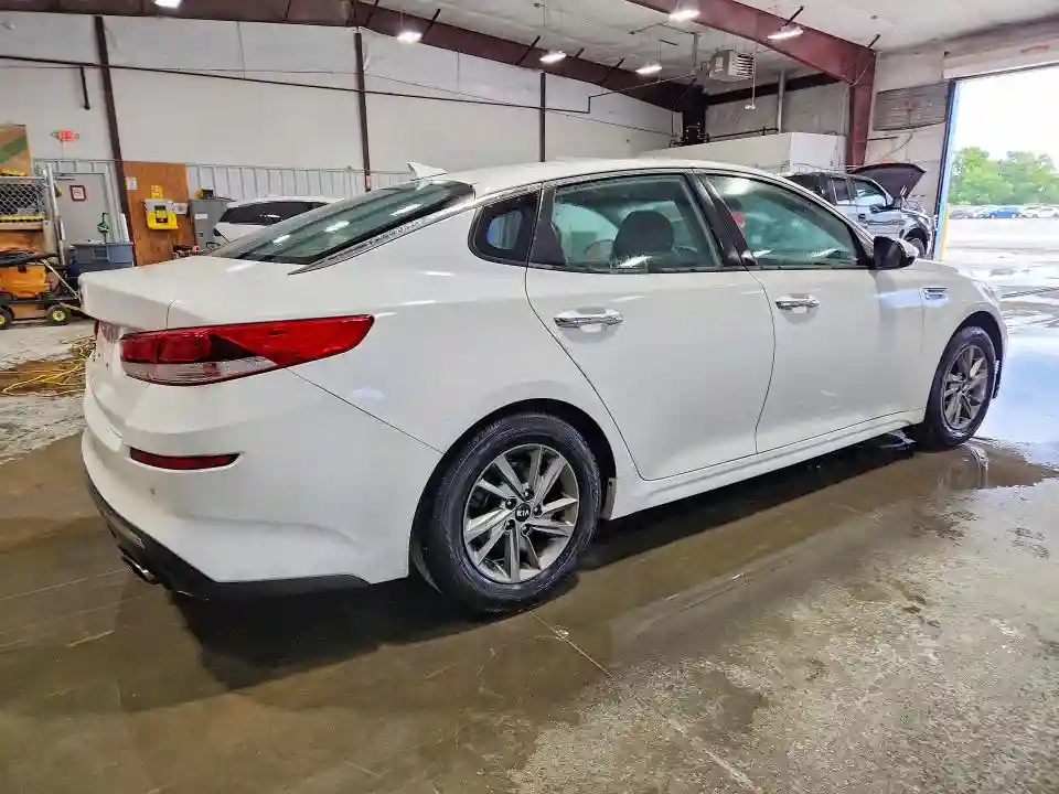 5XXGT4L38KG325595 2019 KIA OPTIMA-2