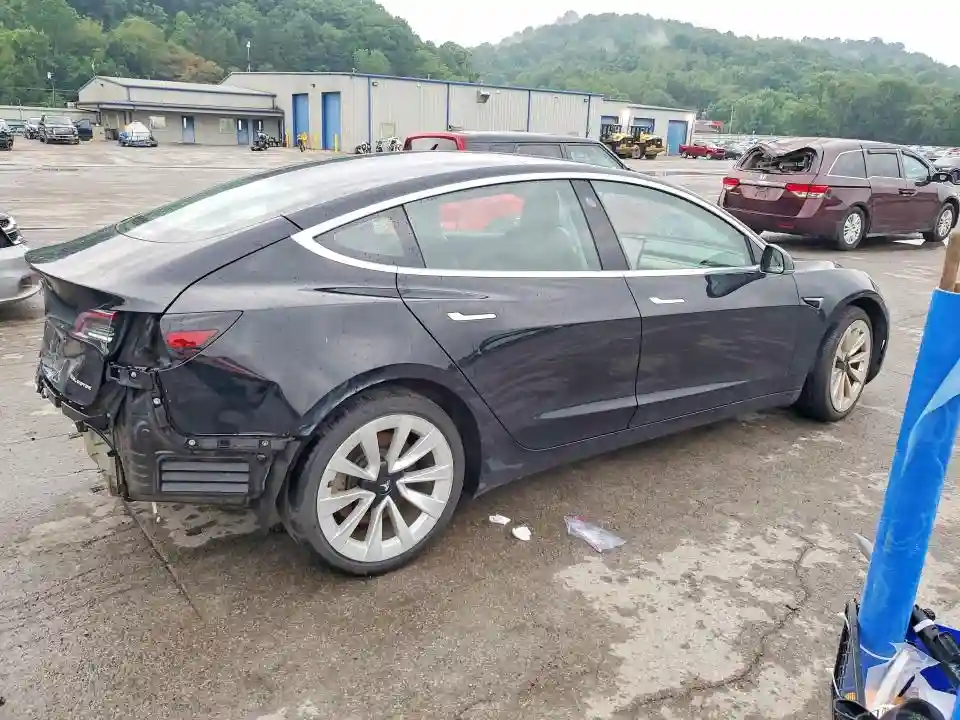 5YJ3E1EB2JF118746 2018 TESLA MODEL 3-2