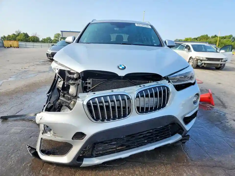 WBXHU7C31J5L08100 2018 BMW X1-4