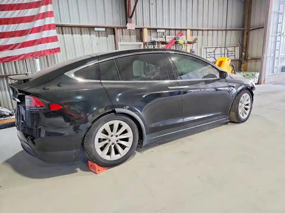 5YJXCDE26HF038272 2017 TESLA MODEL X-2