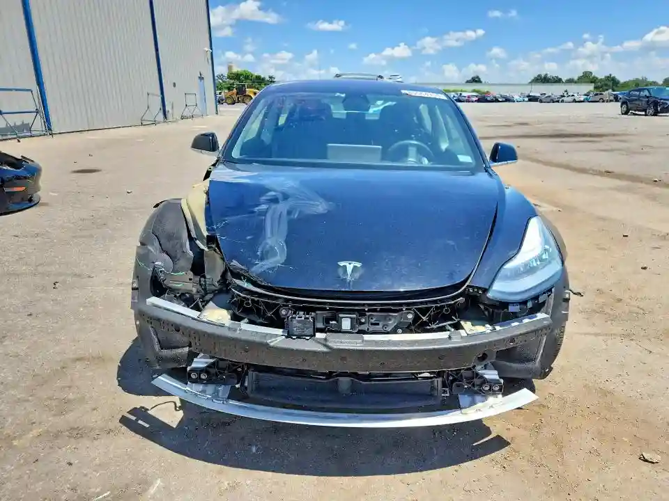 5YJ3E1EB7JF120900 2018 TESLA MODEL 3-4