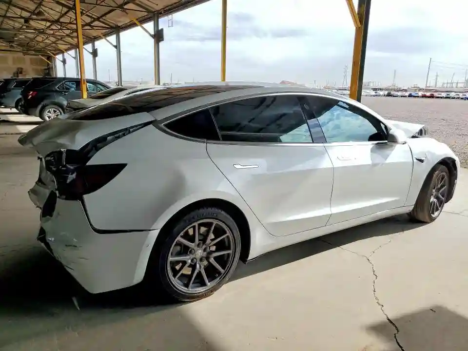 5YJ3E1EA2JF162611 2018 TESLA MODEL 3-2