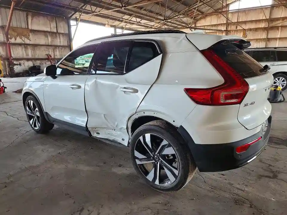 YV4L12UX2P2943841 2023 VOLVO XC40-1