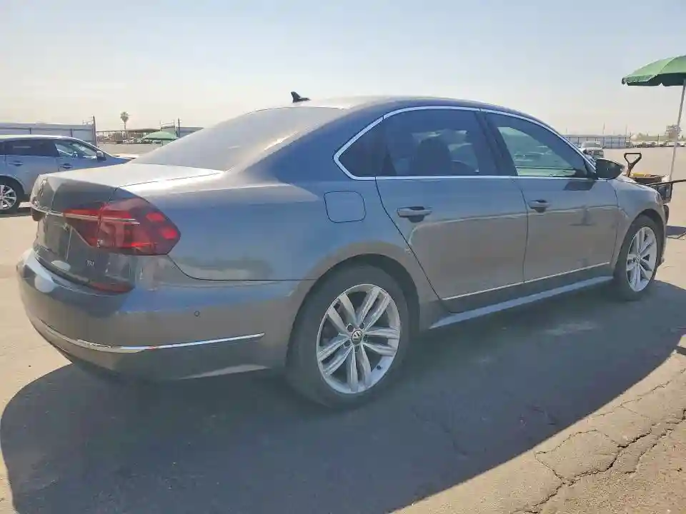 1VWCA7A31JC040841 2018 VOLKSWAGEN PASSAT-2