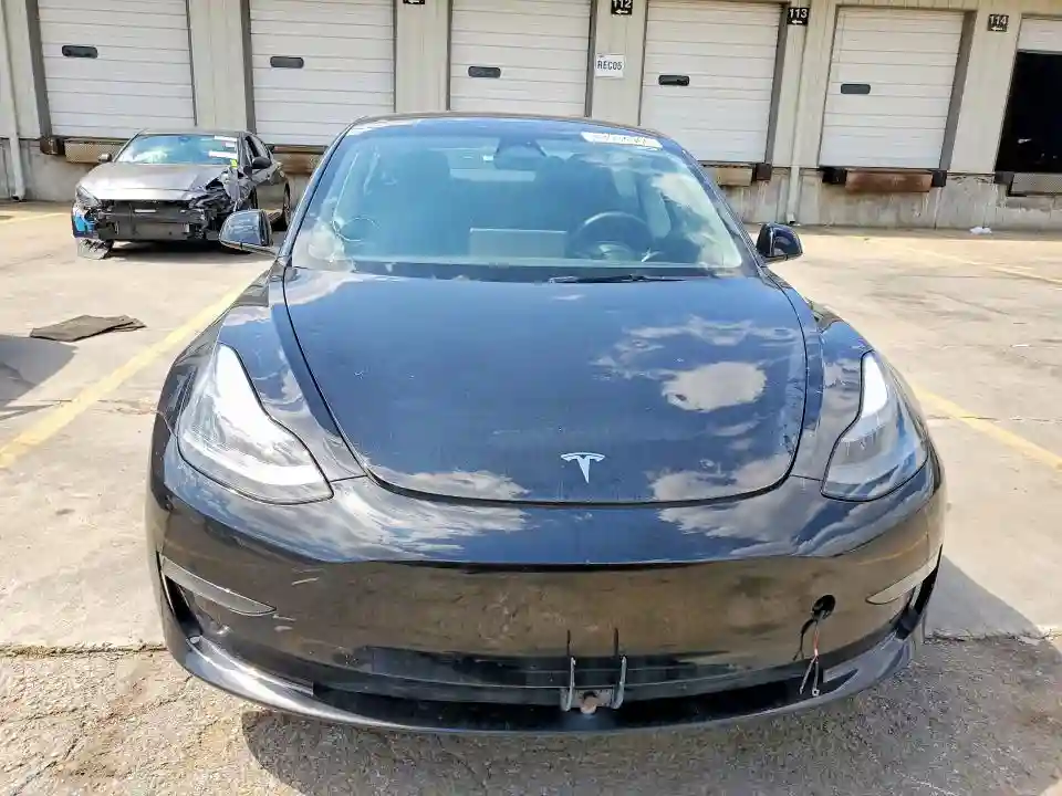 5YJ3E1EB2PF673544 2023 TESLA MODEL 3-4