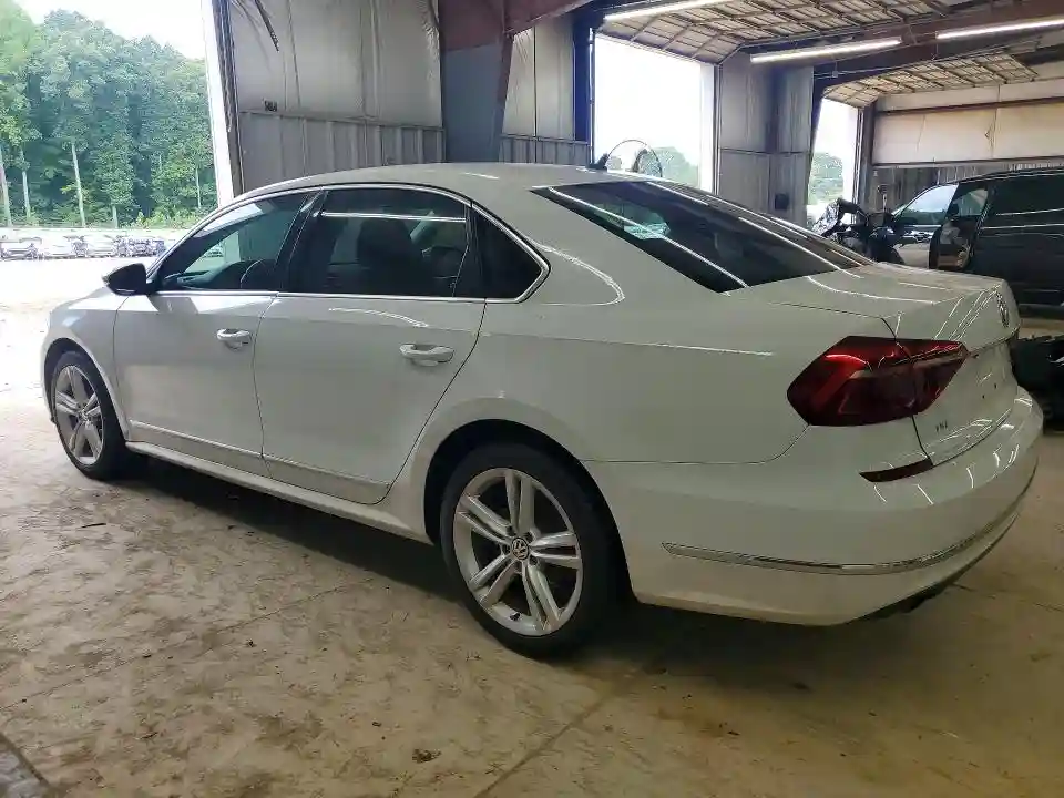 1VWAT7A39HC043868 2017 VOLKSWAGEN PASSAT-1