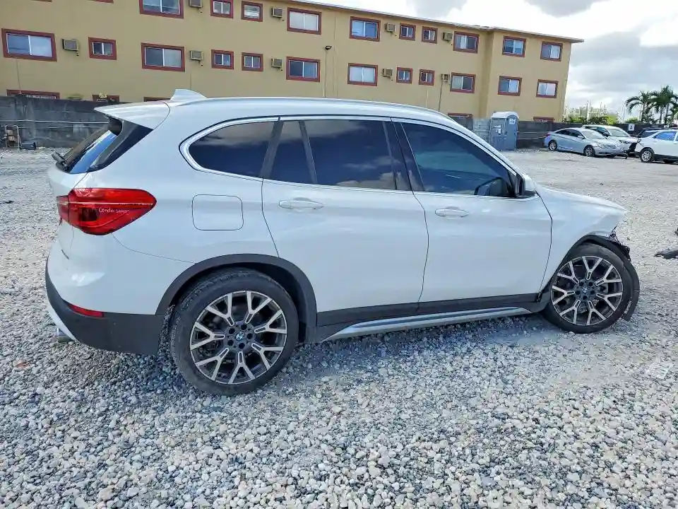 WBXJG7C04M3M74786 2021 BMW X1-2