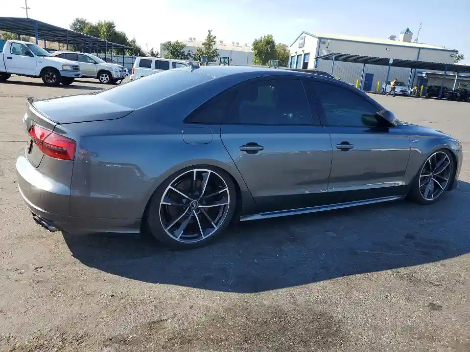 WUAJ5AFD5HN900836 2017 AUDI S8-2