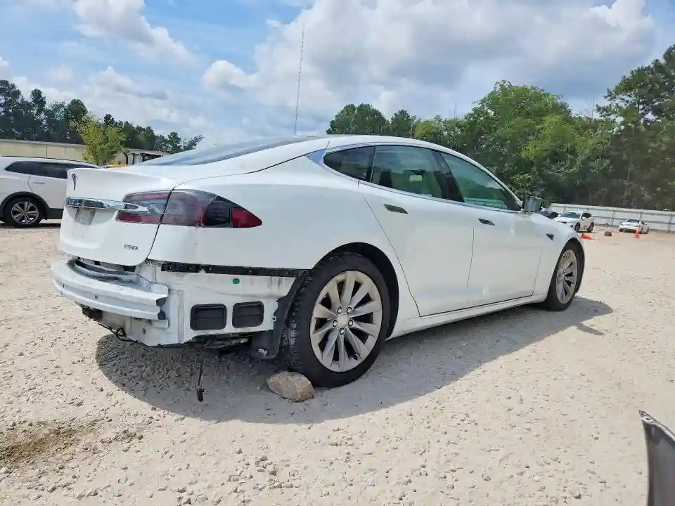 5YJSA1E24JF252407 2018 TESLA MODEL S-2