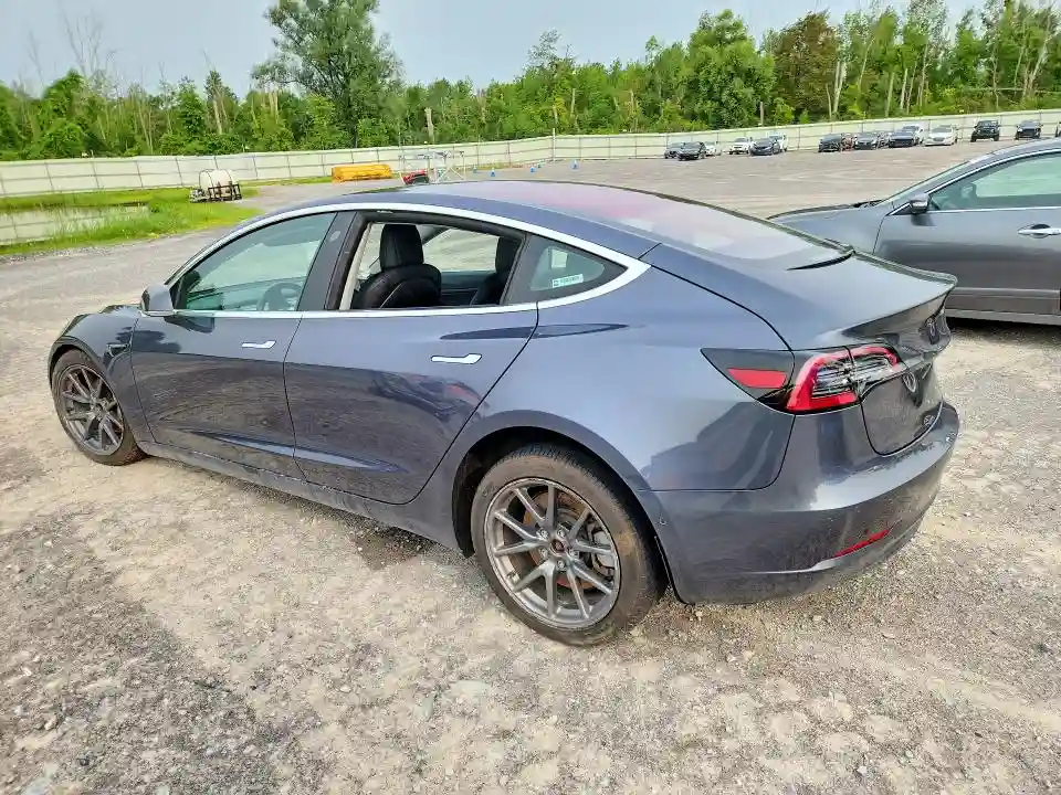 5YJ3E1EA2JF019075 2018 TESLA MODEL 3-1