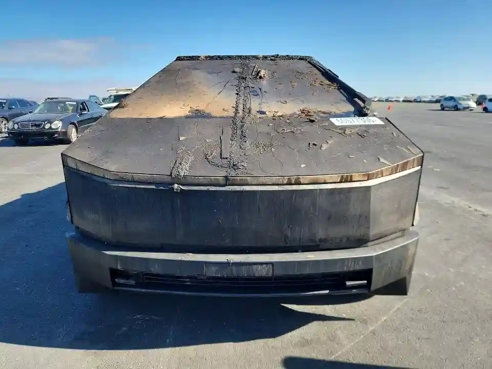 7G2CEHEE3RA000326 2024 TESLA CYBERTRUCK-4