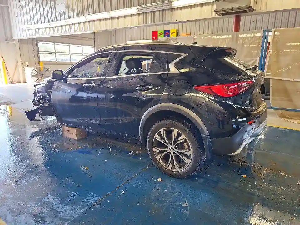 SJKCH5CR1JA052727 2018 INFINITI QX30 PREMI-1