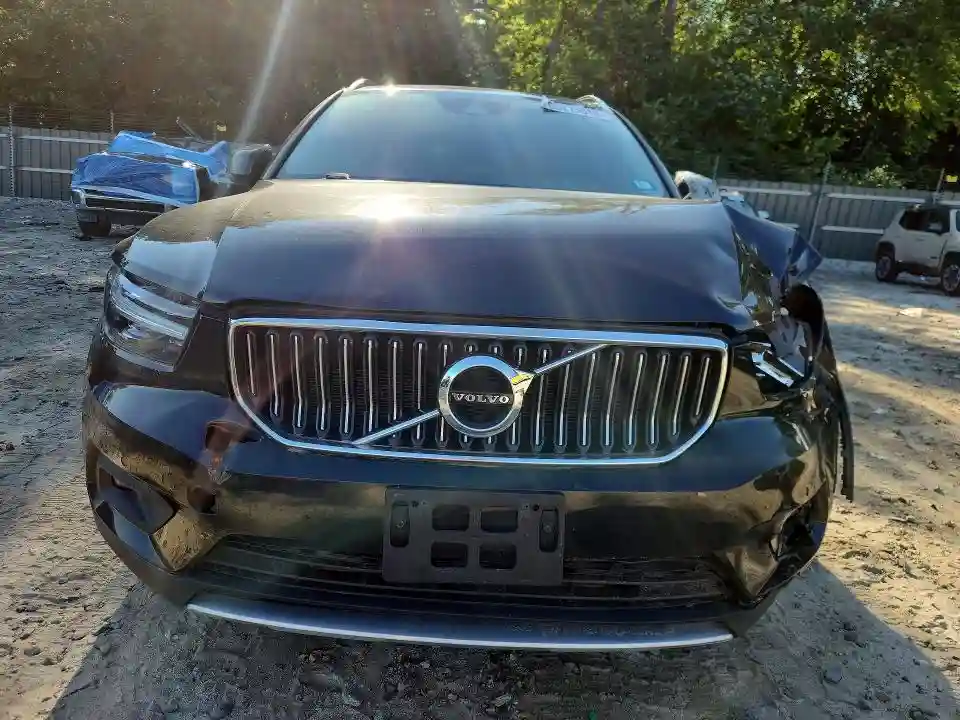 YV4162UL8K2072796 2019 VOLVO XC40-4