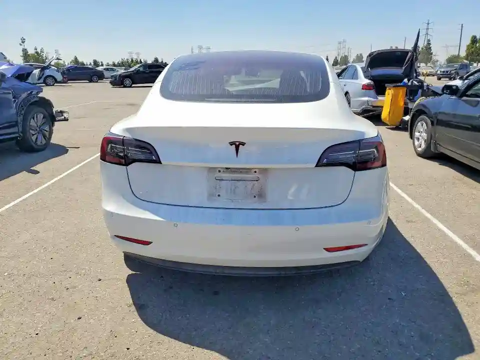 5YJ3E1EA2JF038726 2018 TESLA MODEL 3-5