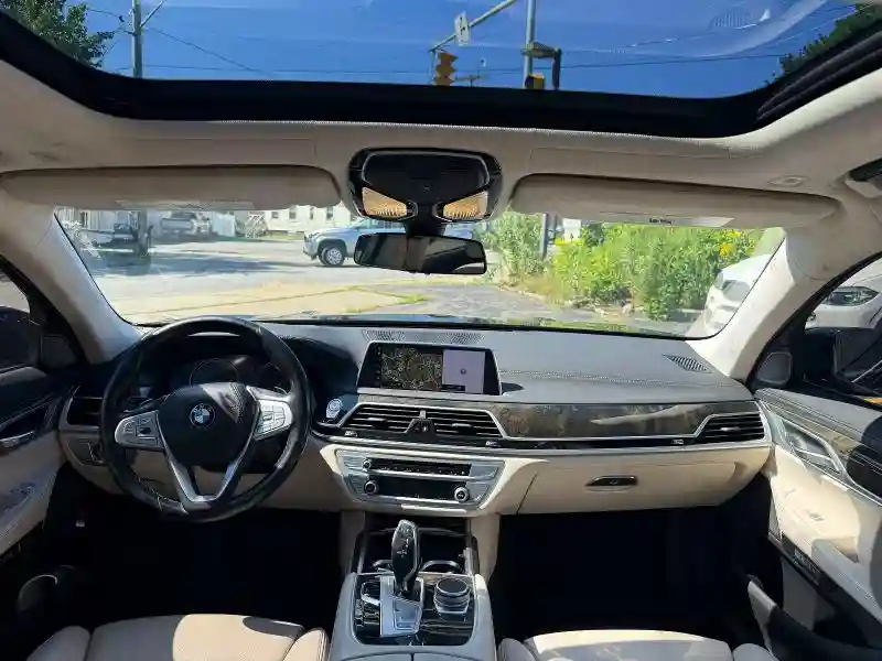 WBA7F2C53JB238489 2018 BMW 7 SERIES-5