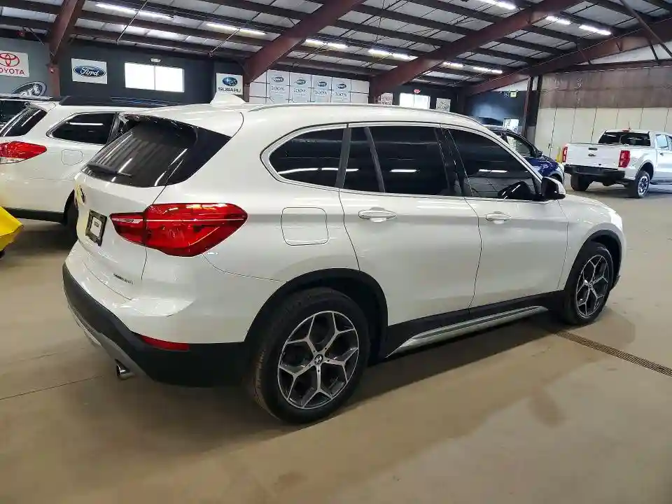 WBXHU7C37J5L09073 2018 BMW X1-2