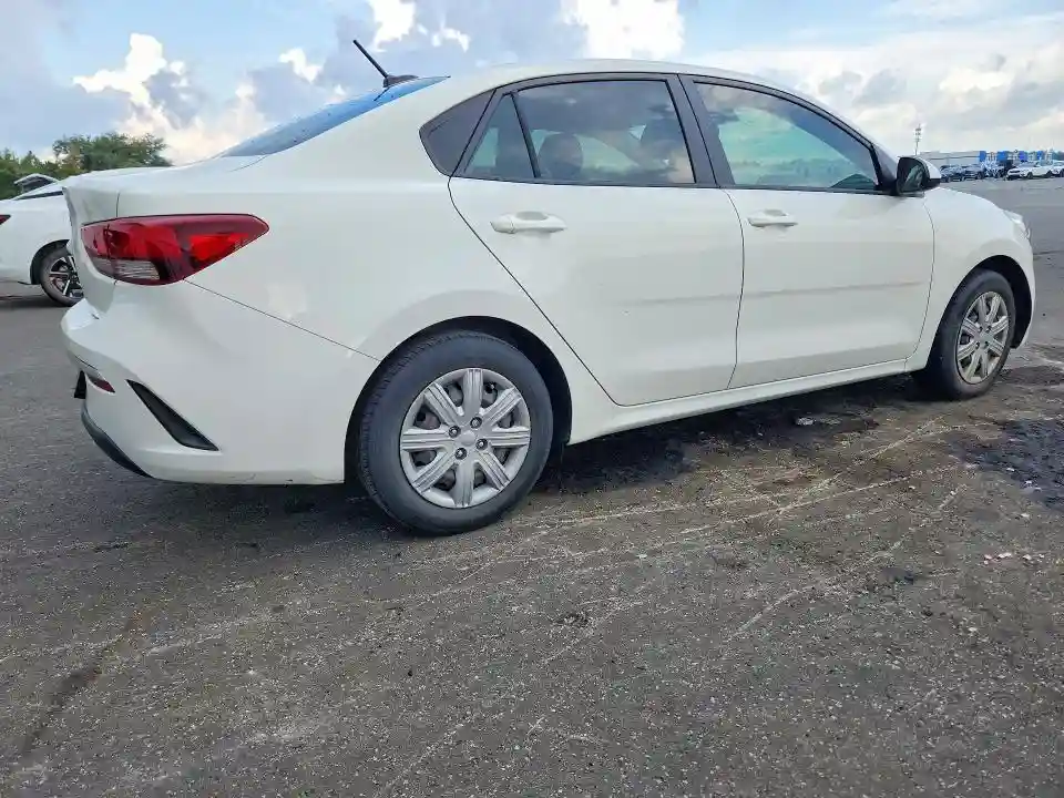 3KPA24AD1NE431033 2022 KIA RIO-2