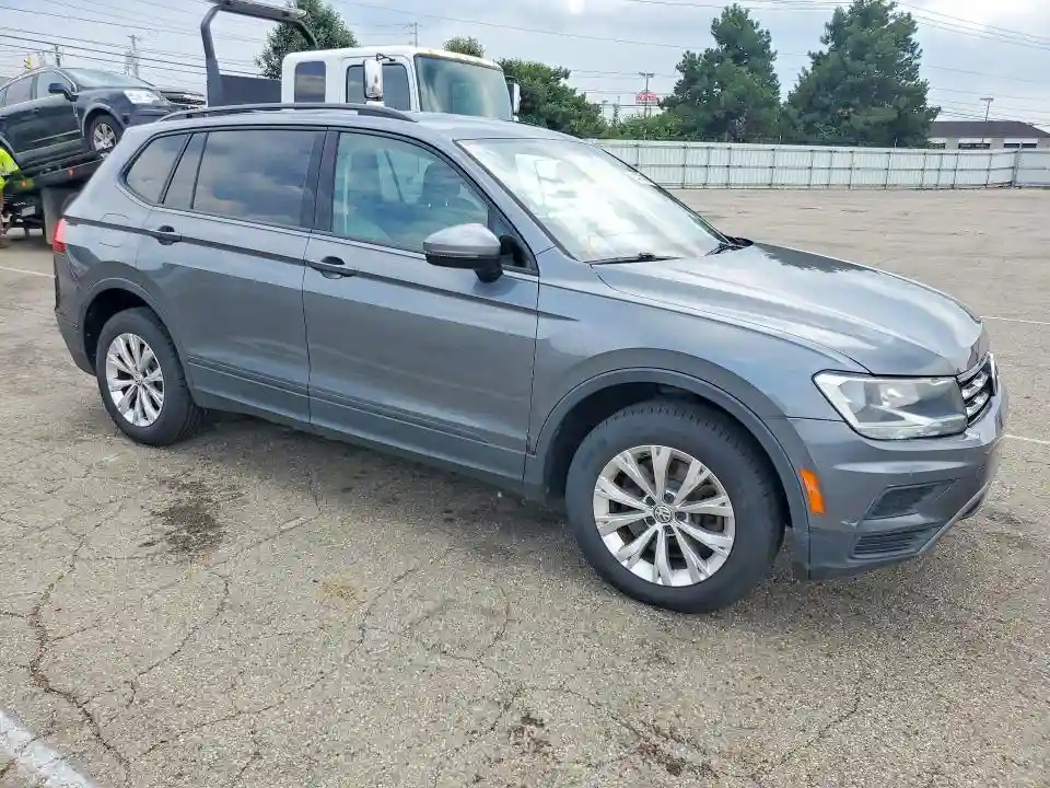 3VV0B7AX6JM055020 2018 VOLKSWAGEN TIGUAN-3