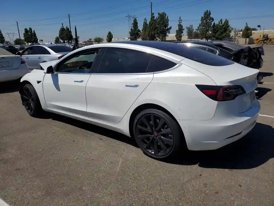 5YJ3E1EA2JF038726 2018 TESLA MODEL 3-1