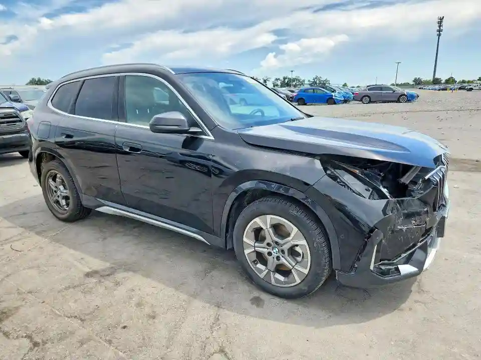 WBX73EF06S5261104 2025 BMW X1-3