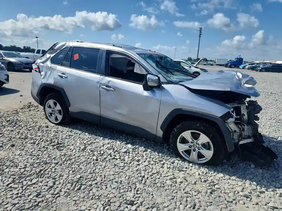 2T3W1RFV2MC164366 2021 TOYOTA RAV4-3